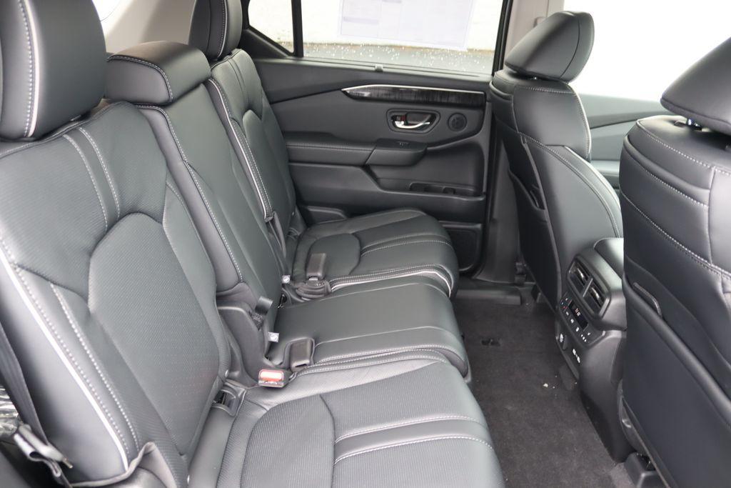 new 2025 Honda Pilot car, priced at $53,260