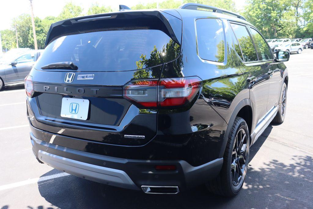 new 2025 Honda Pilot car, priced at $50,895