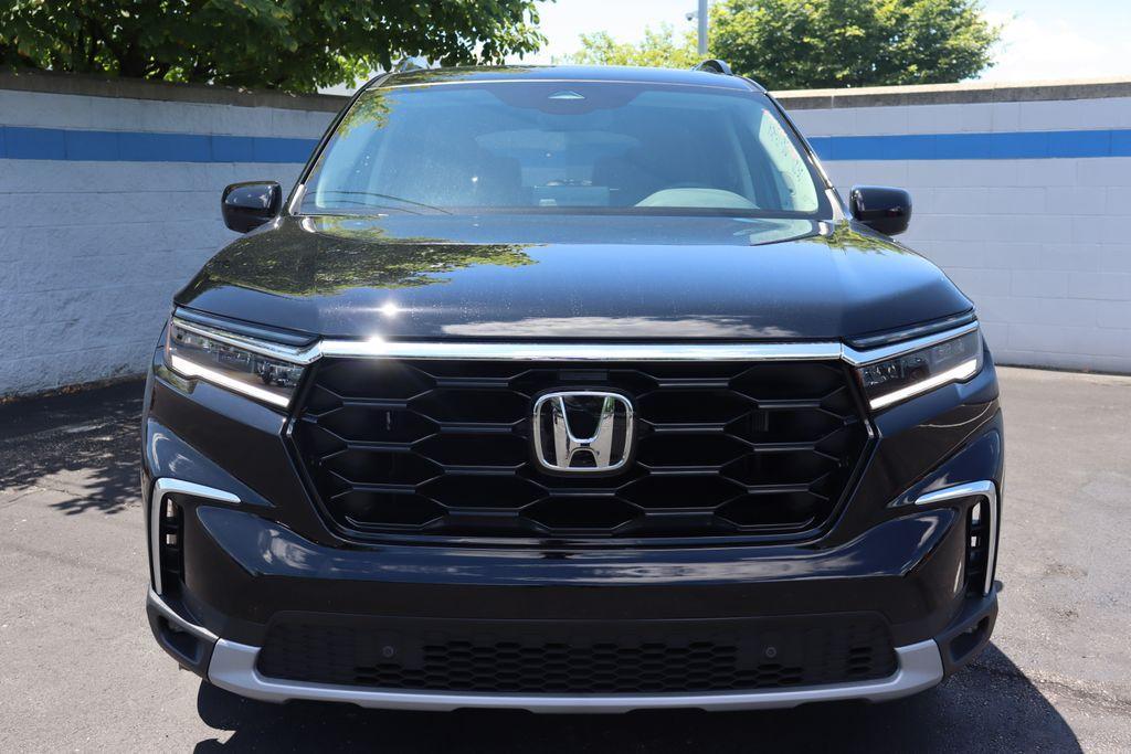 new 2025 Honda Pilot car, priced at $50,895