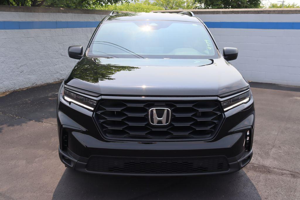 new 2025 Honda Pilot car, priced at $42,195