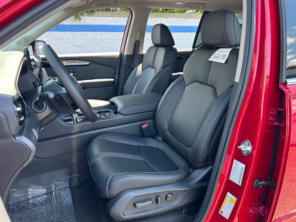 new 2025 Honda Pilot car, priced at $51,405