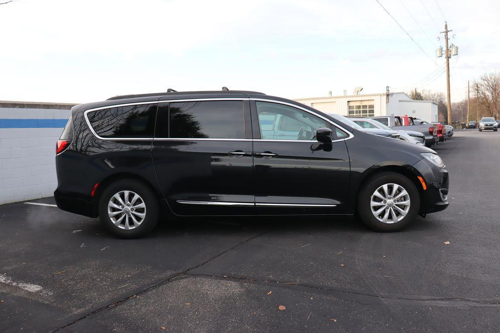 used 2017 Chrysler Pacifica car, priced at $14,991