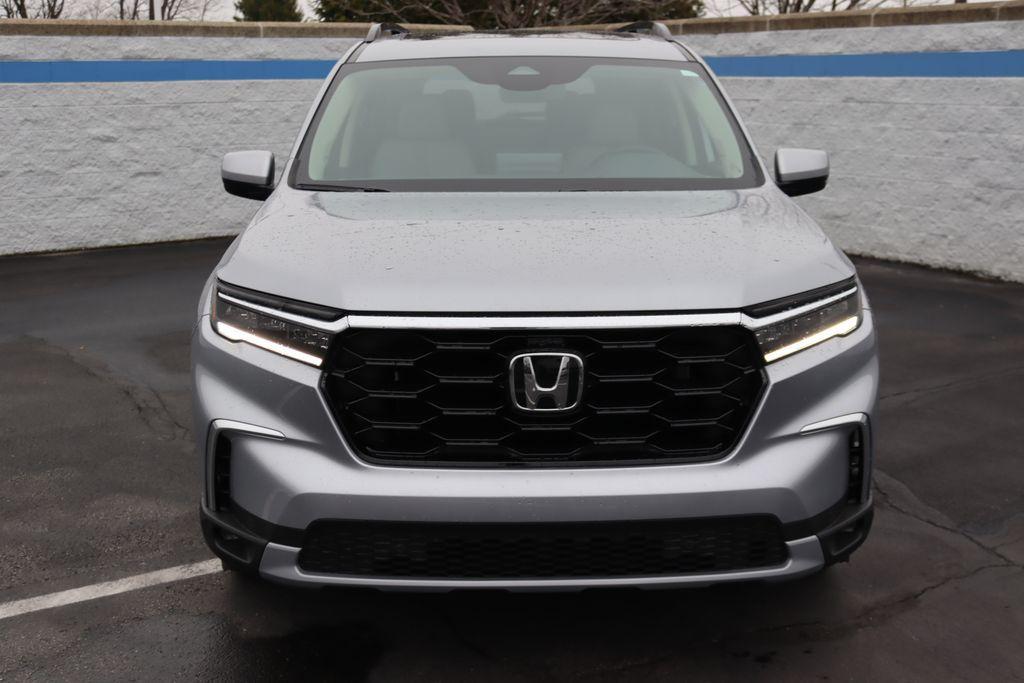 new 2025 Honda Pilot car, priced at $47,924