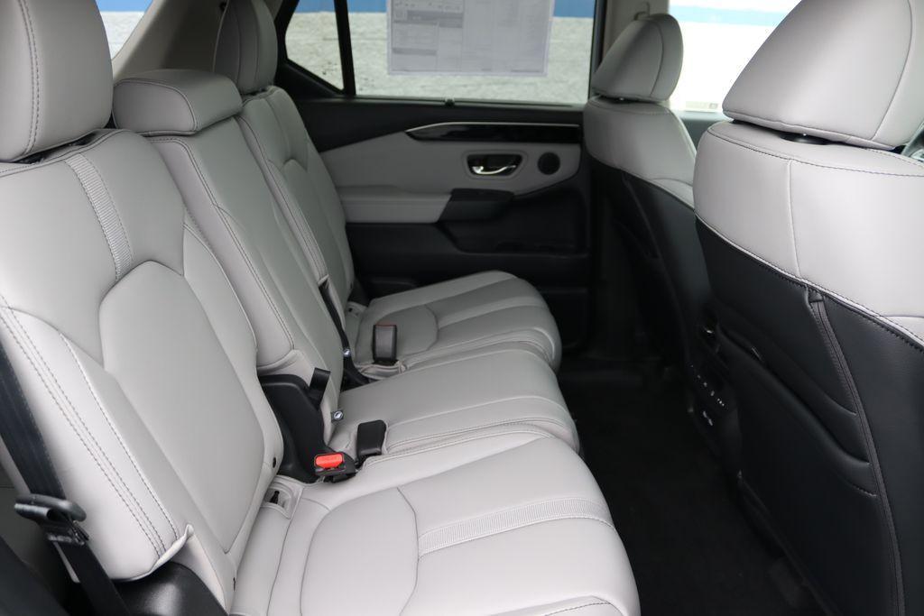 new 2025 Honda Pilot car, priced at $47,924
