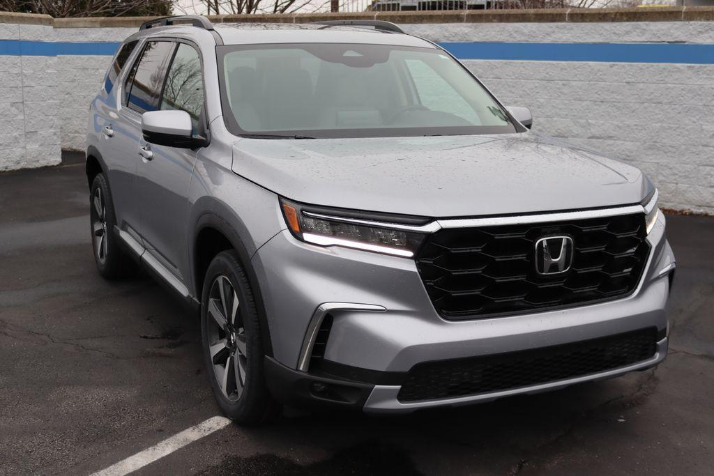 new 2025 Honda Pilot car, priced at $47,924