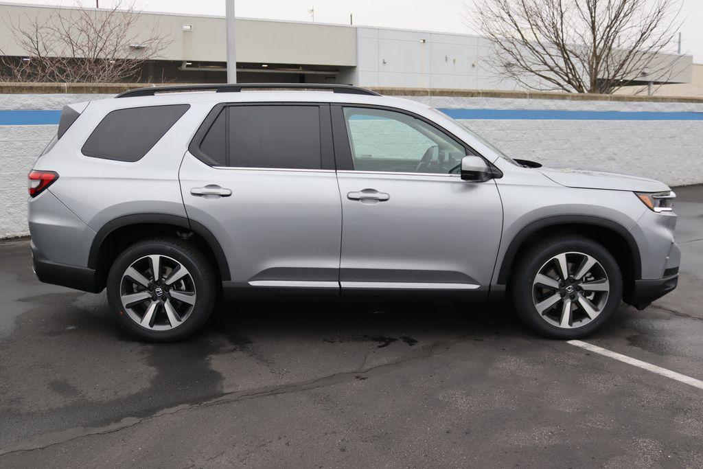 new 2025 Honda Pilot car, priced at $47,924