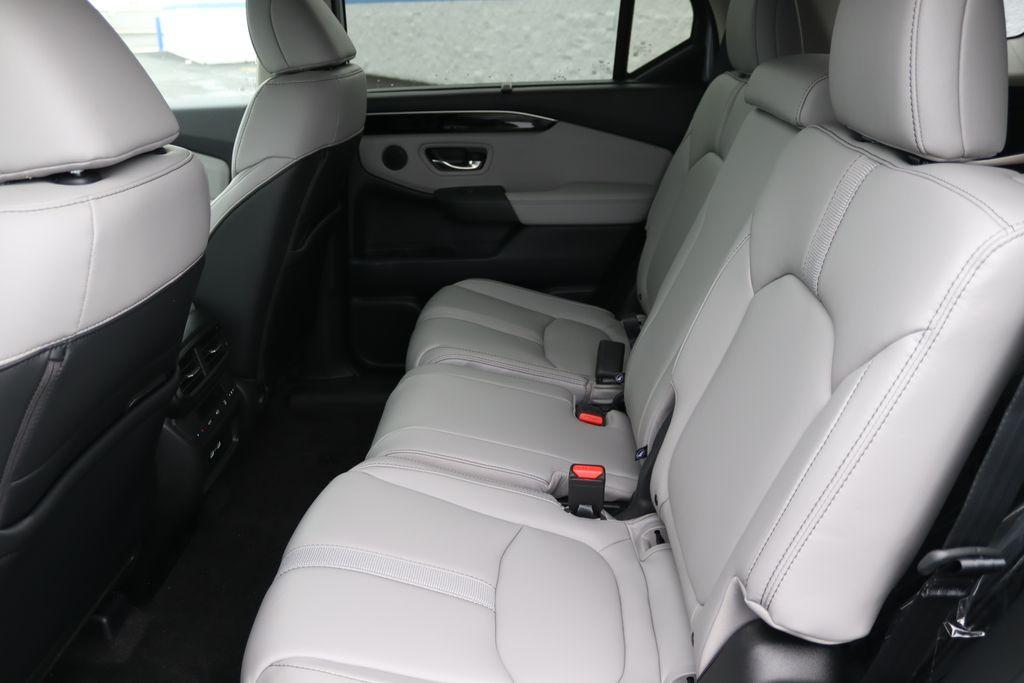 new 2025 Honda Pilot car, priced at $47,924