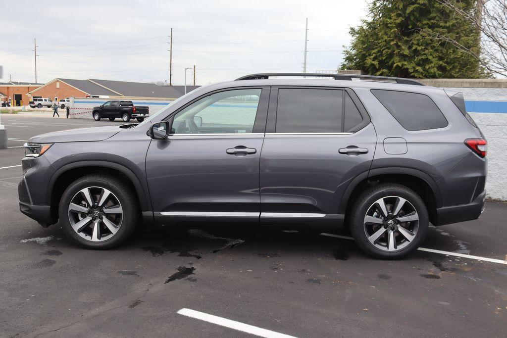 new 2025 Honda Pilot car, priced at $48,995