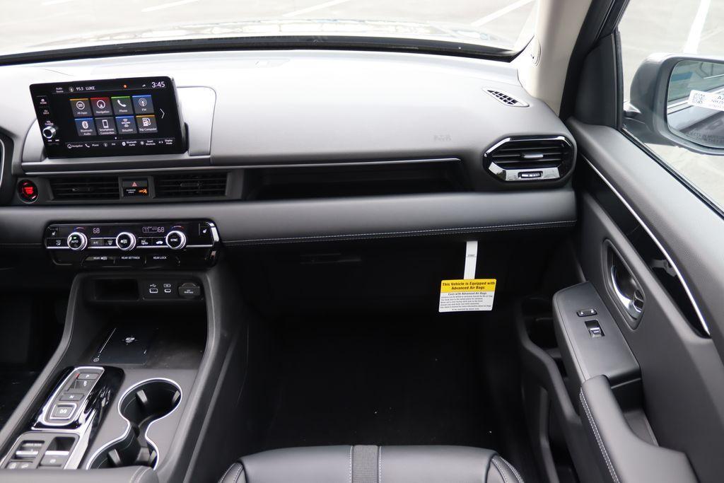 new 2025 Honda Pilot car, priced at $49,050