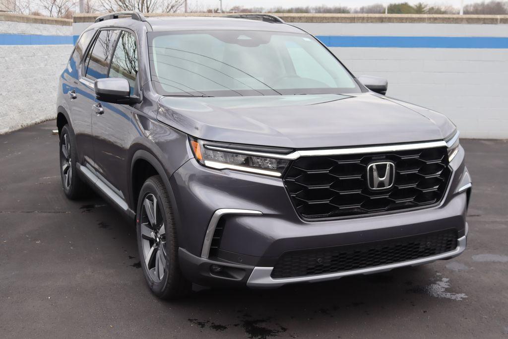 new 2025 Honda Pilot car, priced at $49,050