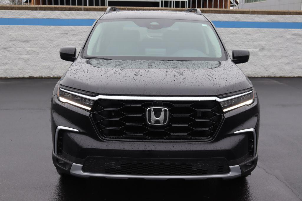 new 2025 Honda Pilot car, priced at $52,175