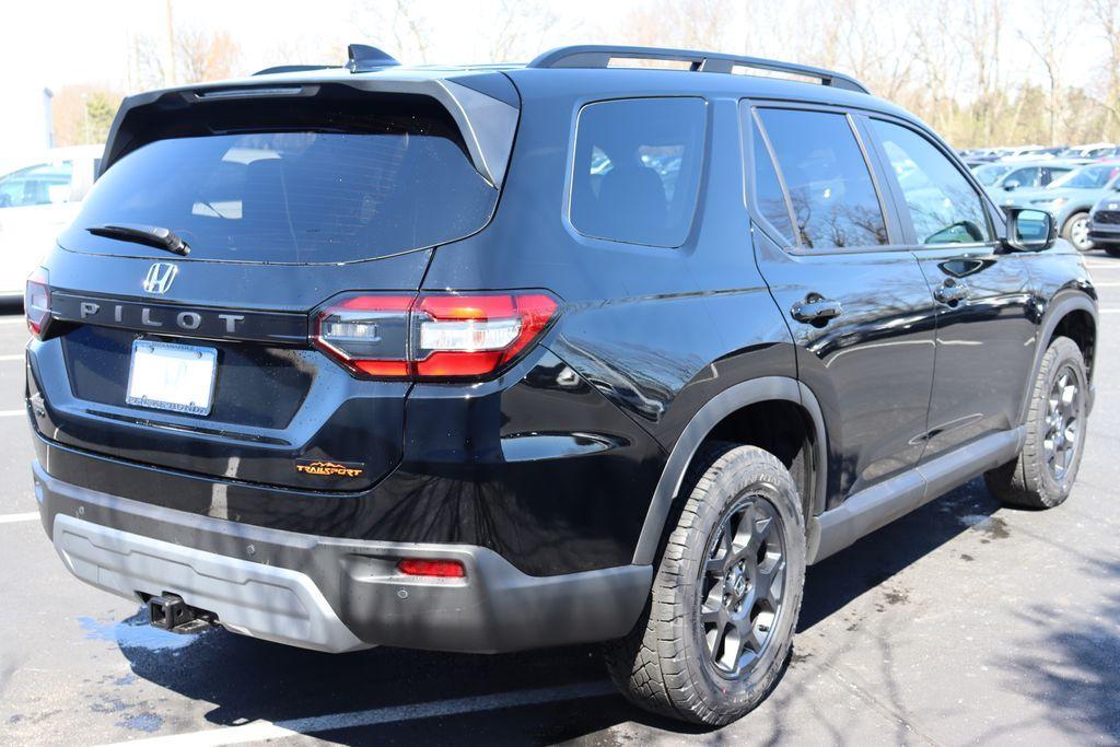 new 2025 Honda Pilot car, priced at $48,293