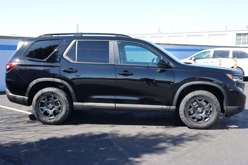 new 2025 Honda Pilot car, priced at $48,293