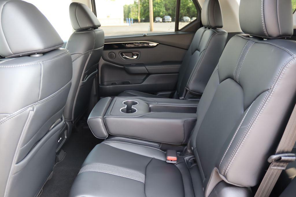 used 2025 Honda Pilot car, priced at $47,095