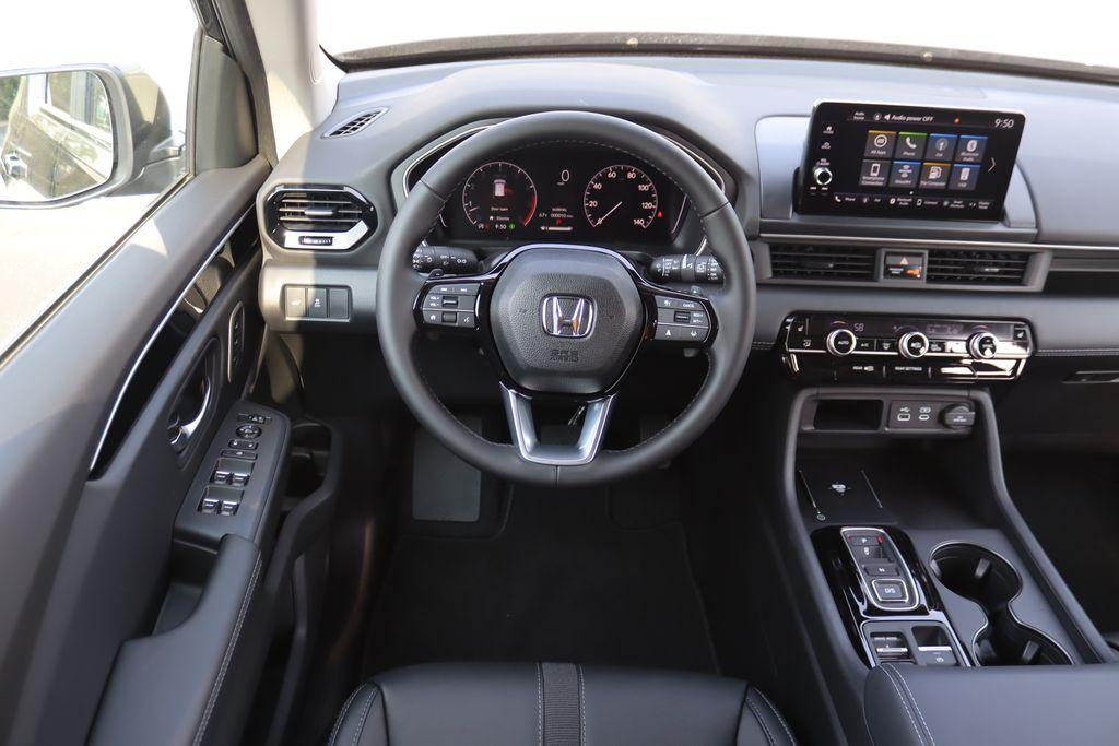 used 2025 Honda Pilot car, priced at $47,095