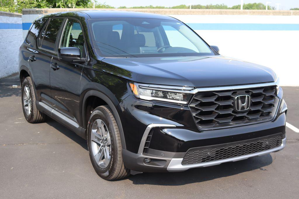 used 2025 Honda Pilot car, priced at $47,095