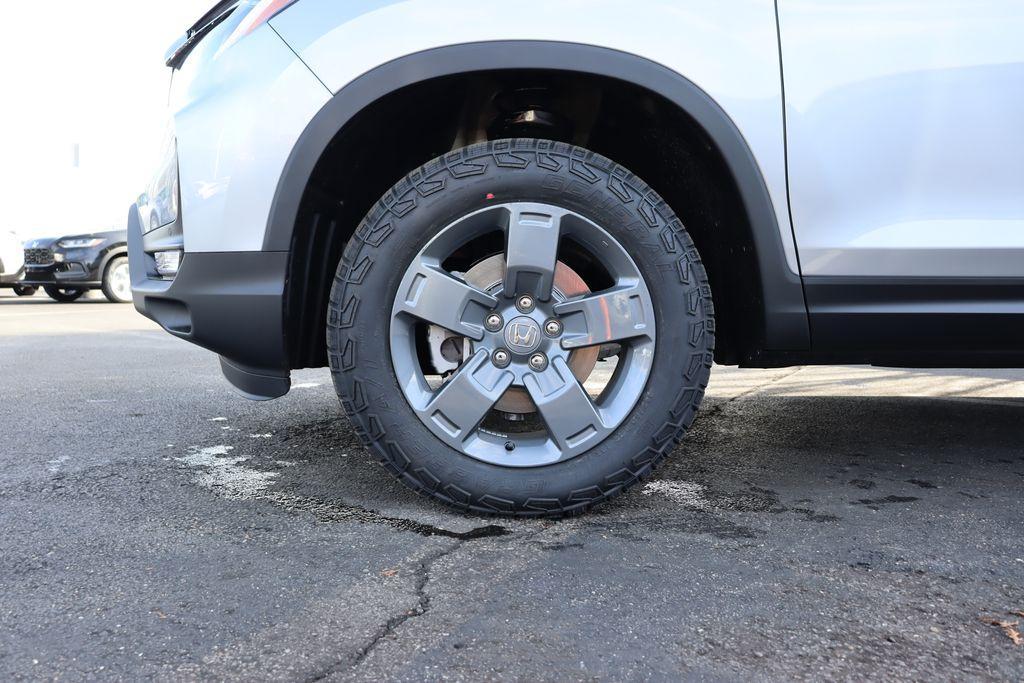 new 2025 Honda Ridgeline car, priced at $44,347