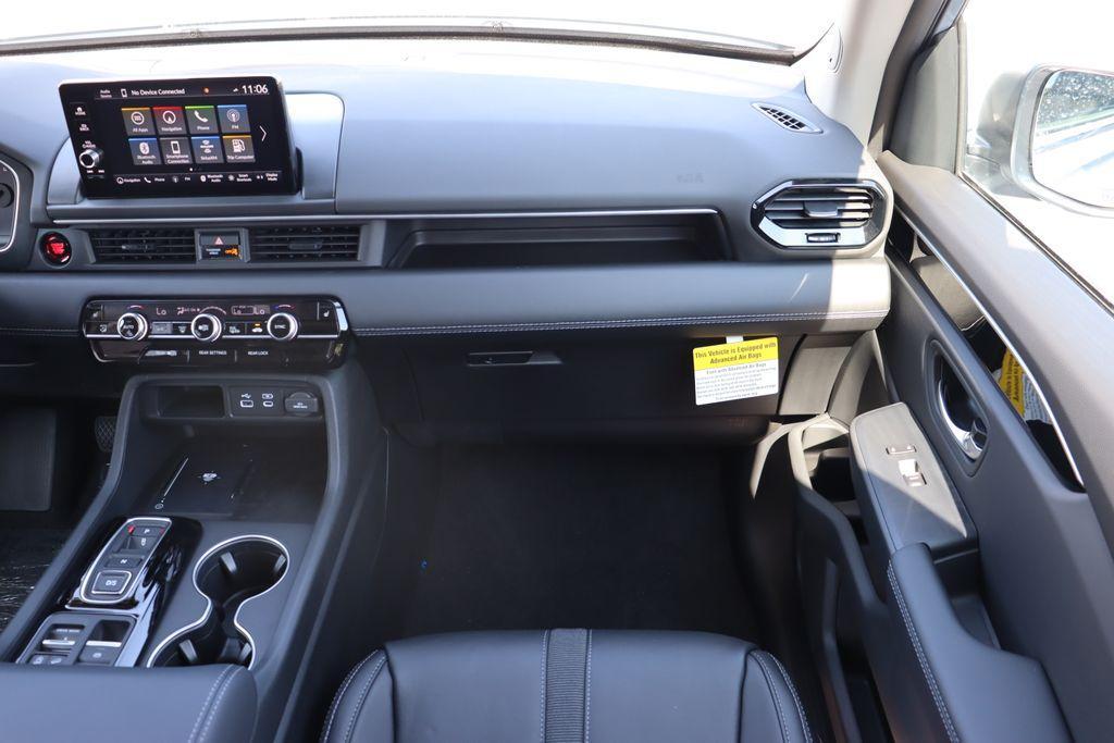 new 2025 Honda Pilot car, priced at $47,803