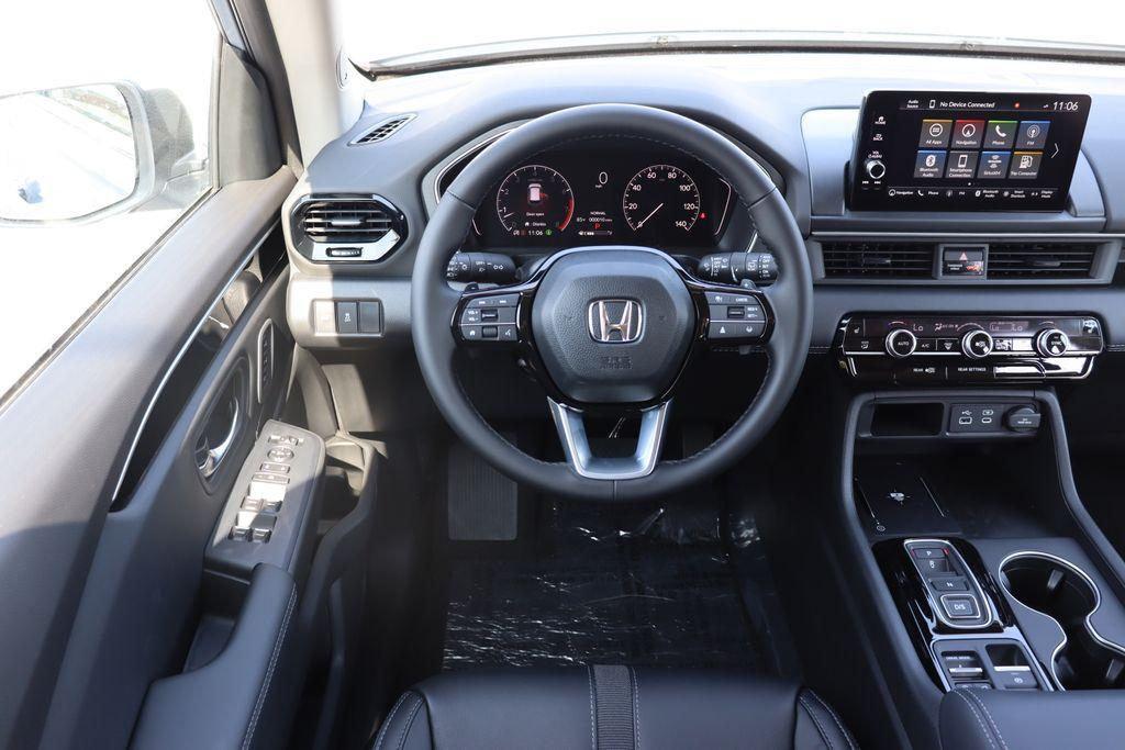 new 2025 Honda Pilot car, priced at $47,803