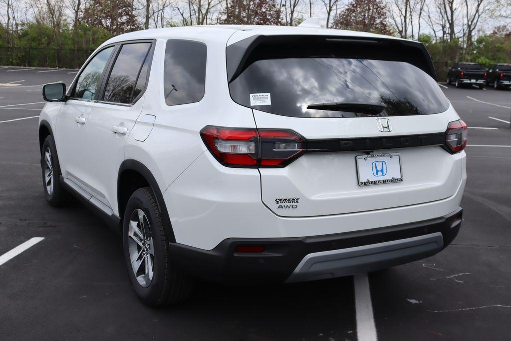 new 2025 Honda Pilot car, priced at $45,450