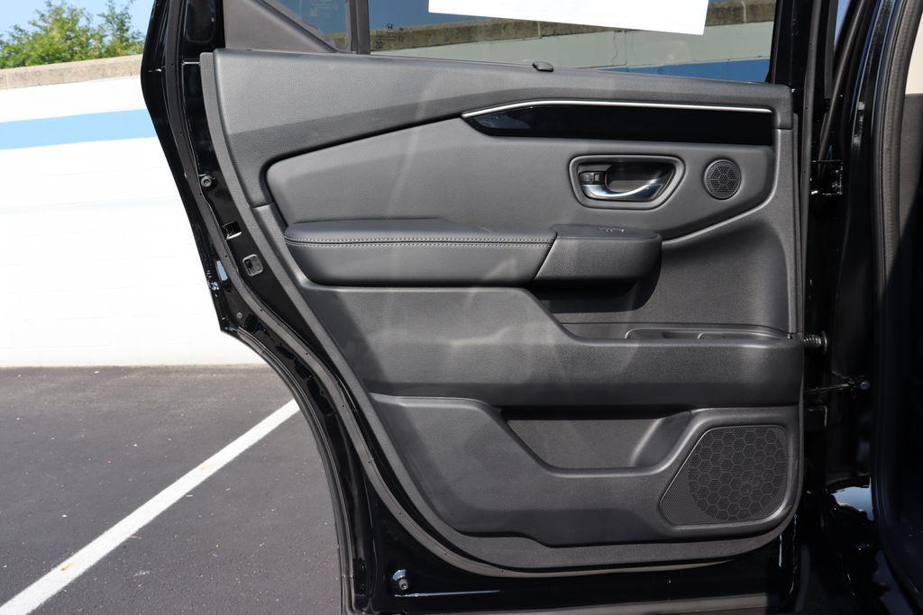 new 2025 Honda Pilot car, priced at $45,050