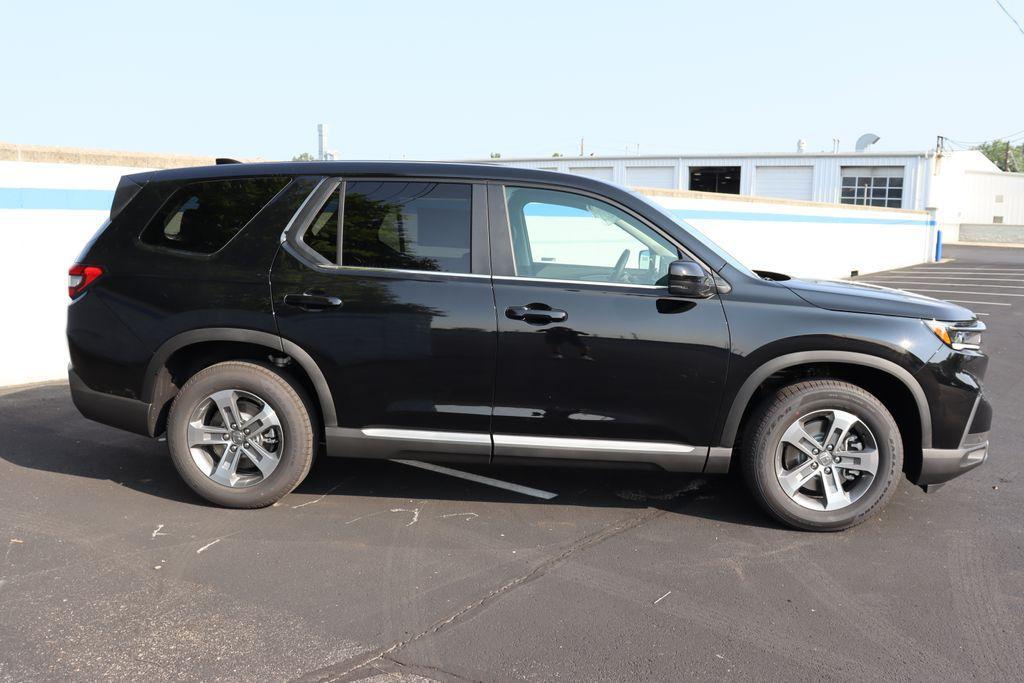 new 2025 Honda Pilot car, priced at $45,050
