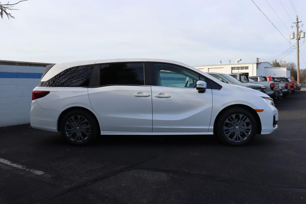 used 2025 Honda Odyssey car, priced at $47,491