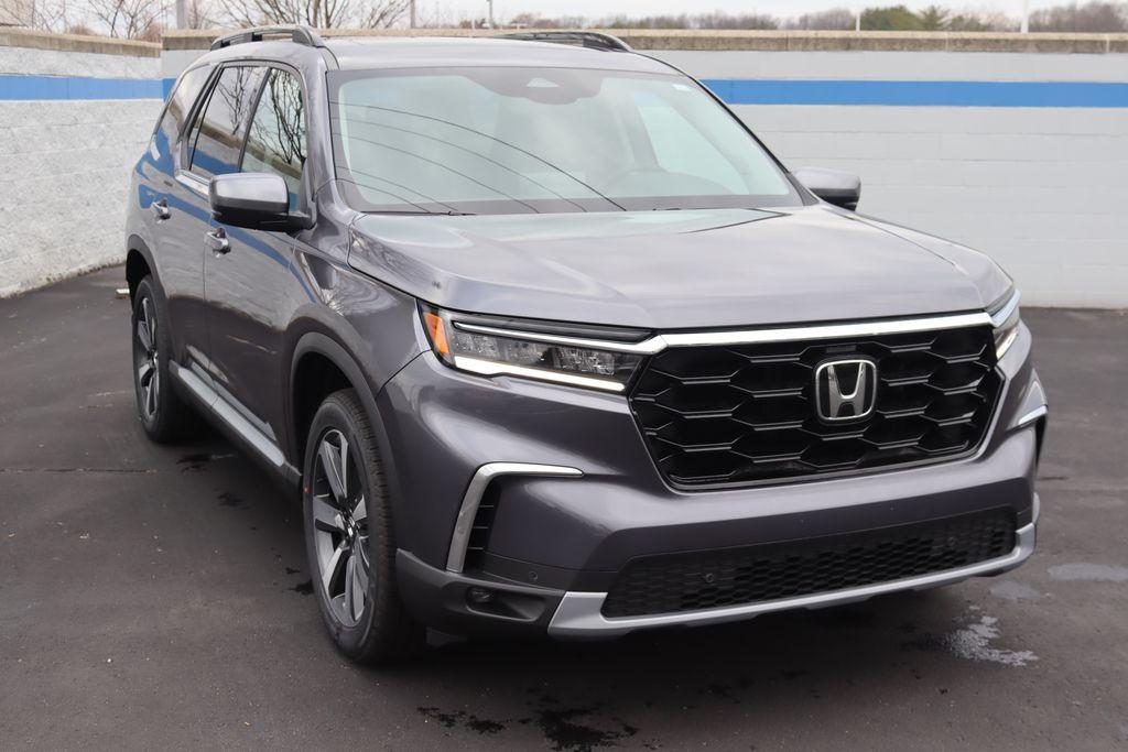 new 2025 Honda Pilot car, priced at $48,995