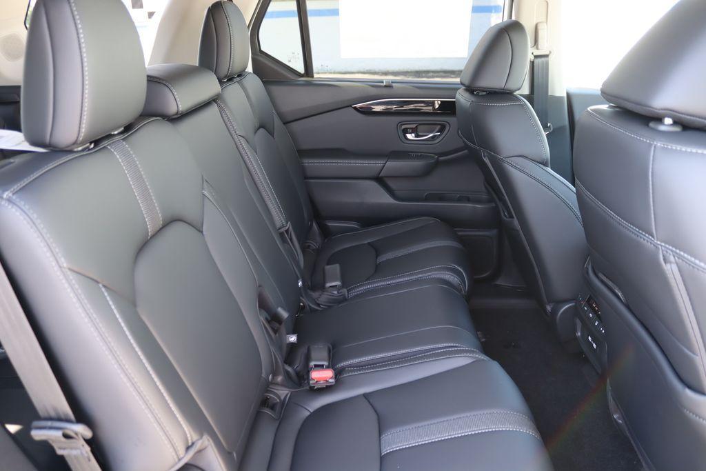 new 2025 Honda Pilot car, priced at $47,803