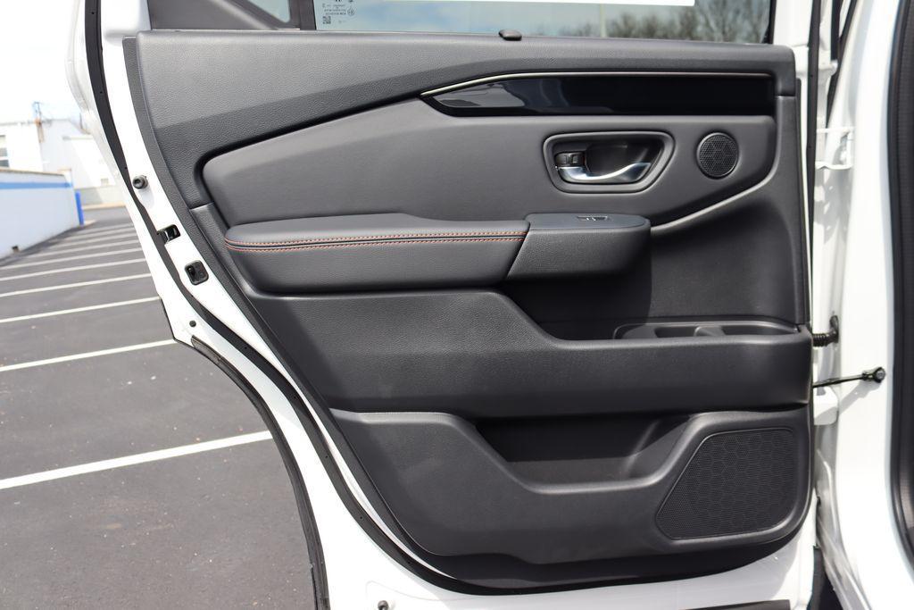 new 2025 Honda Pilot car, priced at $49,610