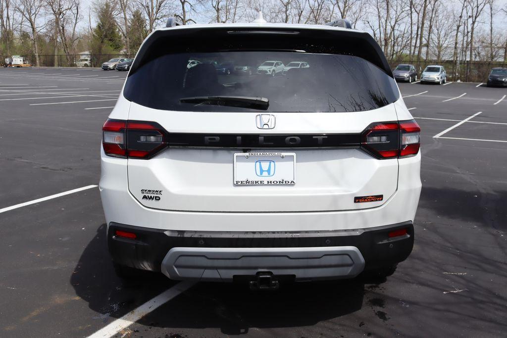 new 2025 Honda Pilot car, priced at $49,610