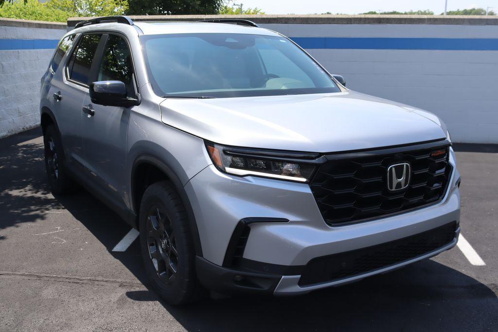 new 2025 Honda Pilot car, priced at $48,795