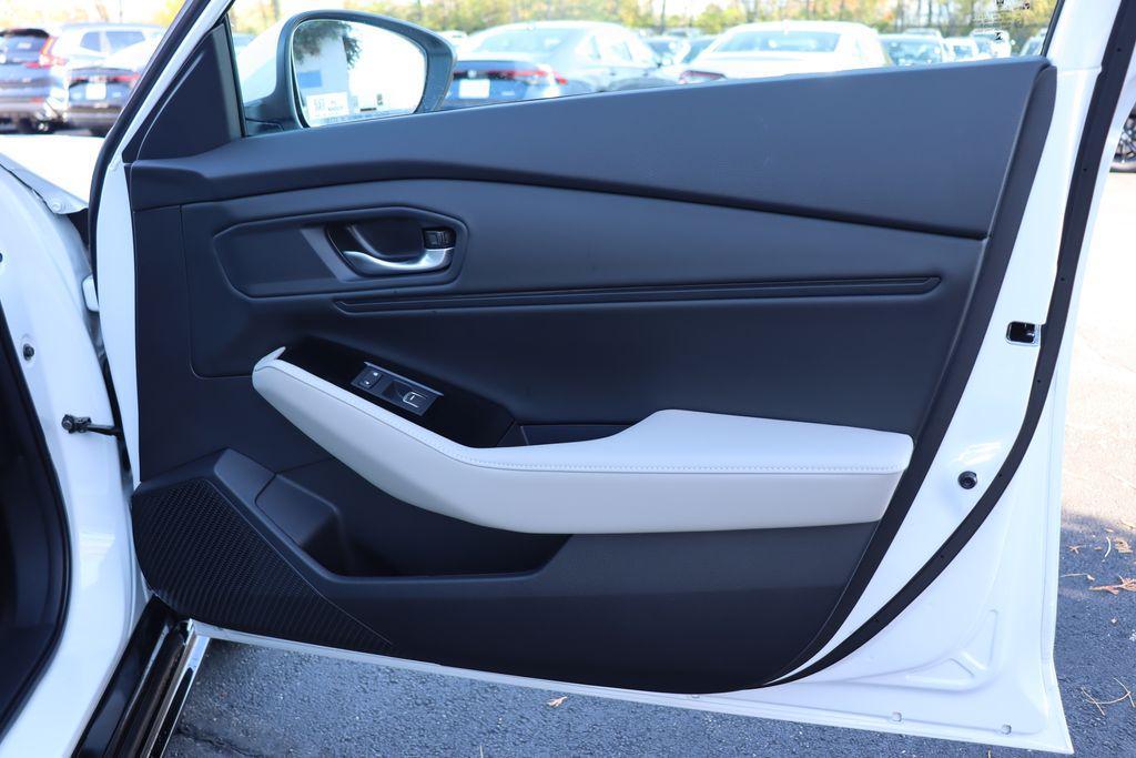 new 2025 Honda Accord Hybrid car, priced at $38,197