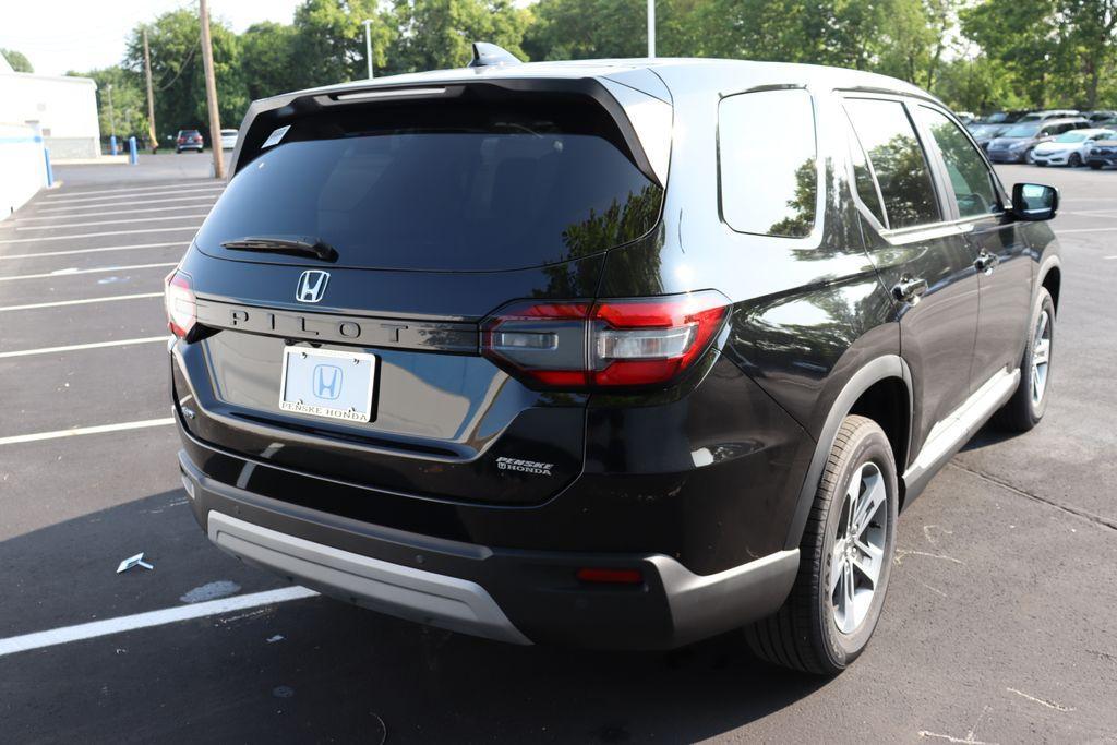 new 2025 Honda Pilot car, priced at $44,995