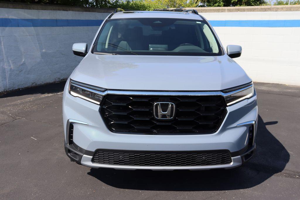 new 2025 Honda Pilot car, priced at $49,450