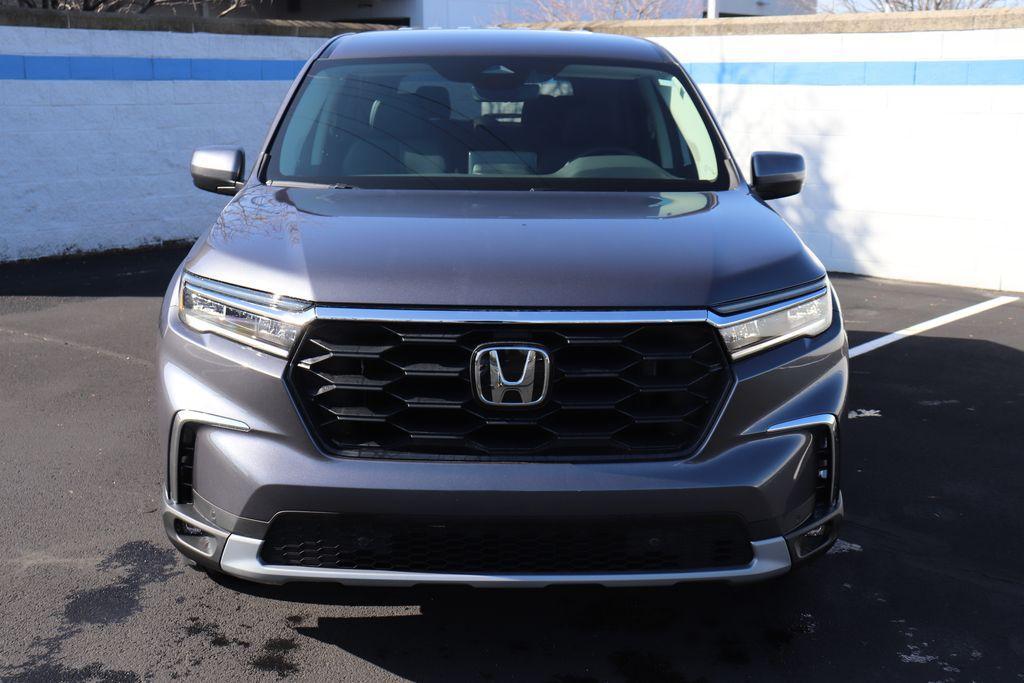 used 2025 Honda Pilot car, priced at $47,095