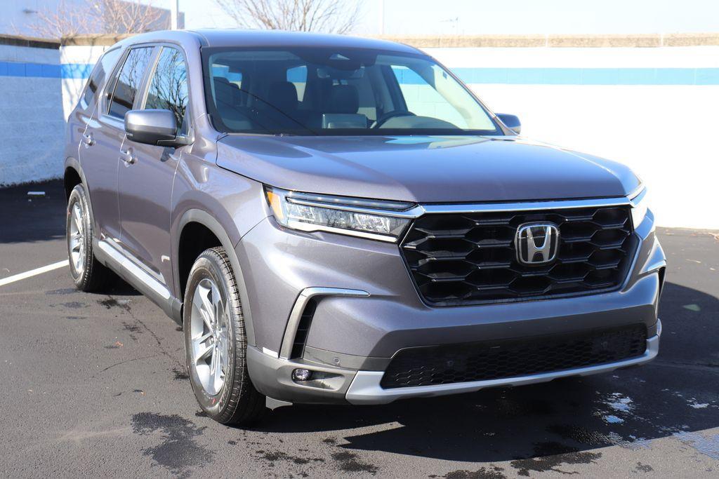 used 2025 Honda Pilot car, priced at $47,095
