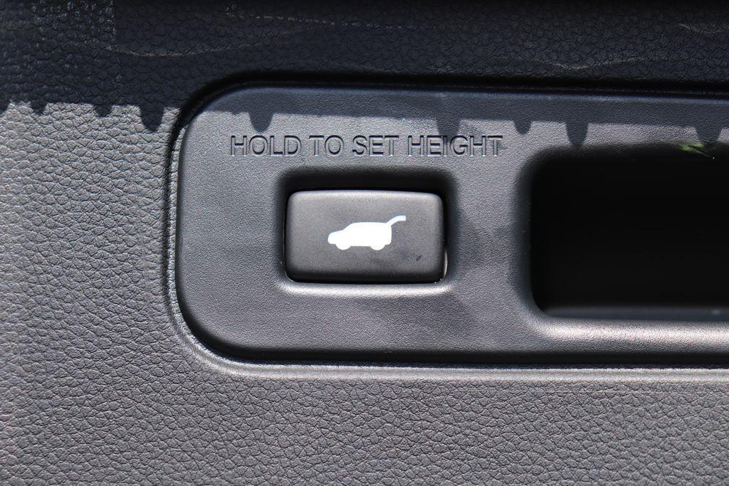 used 2025 Honda Pilot car, priced at $47,095