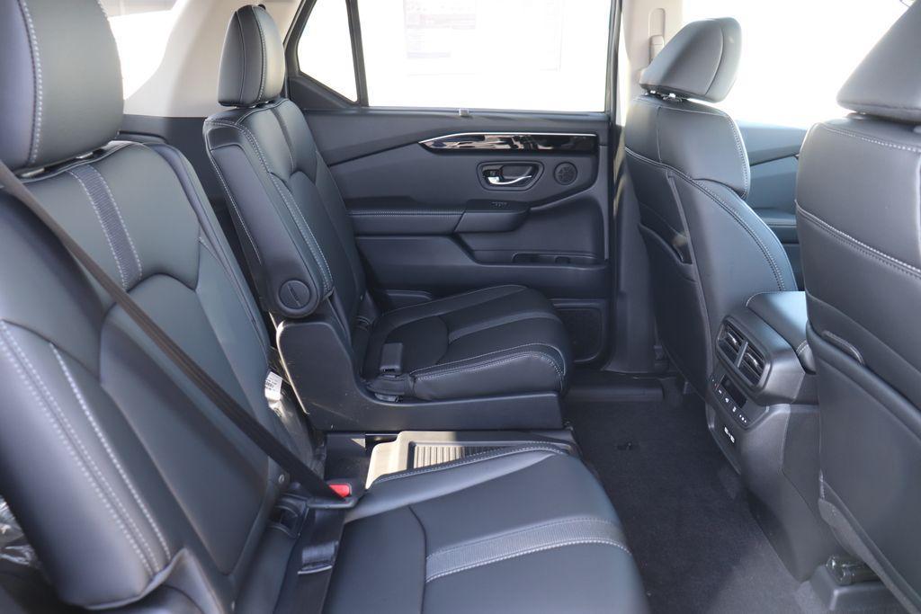 used 2025 Honda Pilot car, priced at $47,095