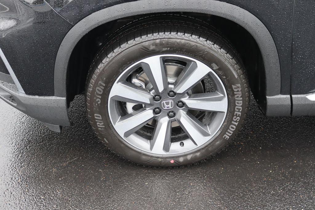 new 2025 Honda Pilot car, priced at $47,376