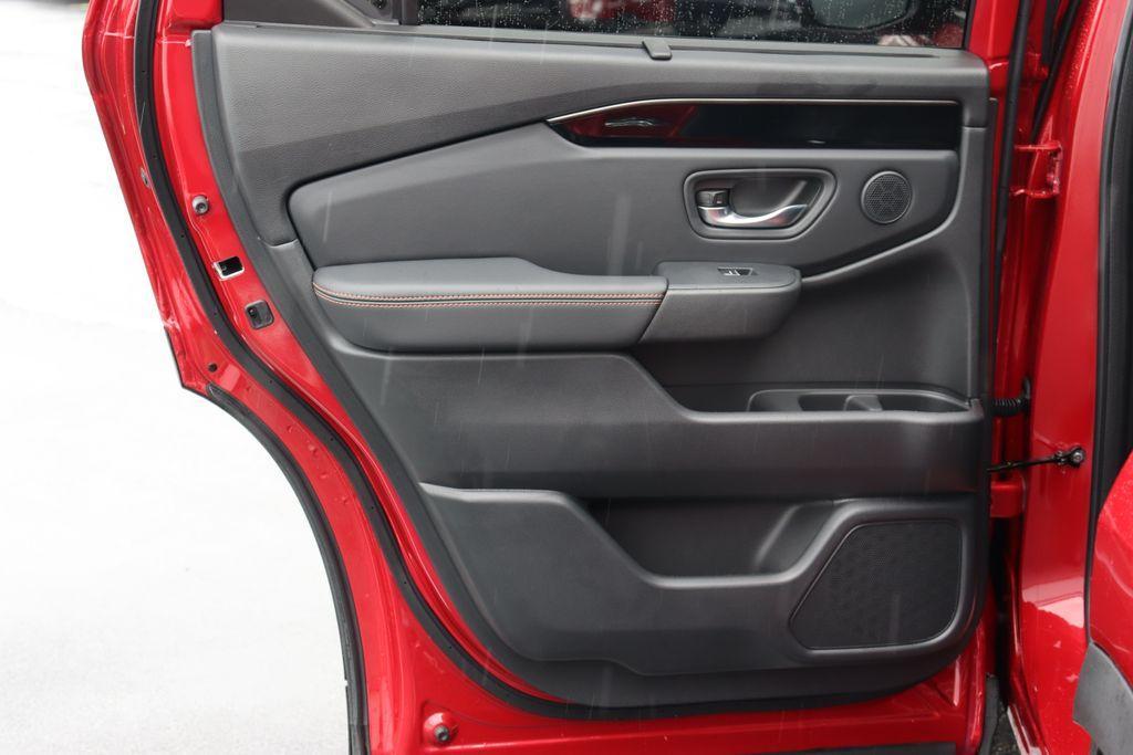 new 2025 Honda Pilot car, priced at $48,588