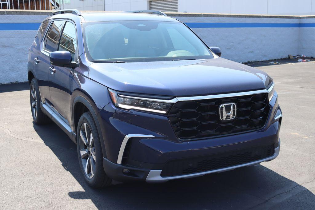 new 2025 Honda Pilot car, priced at $49,725