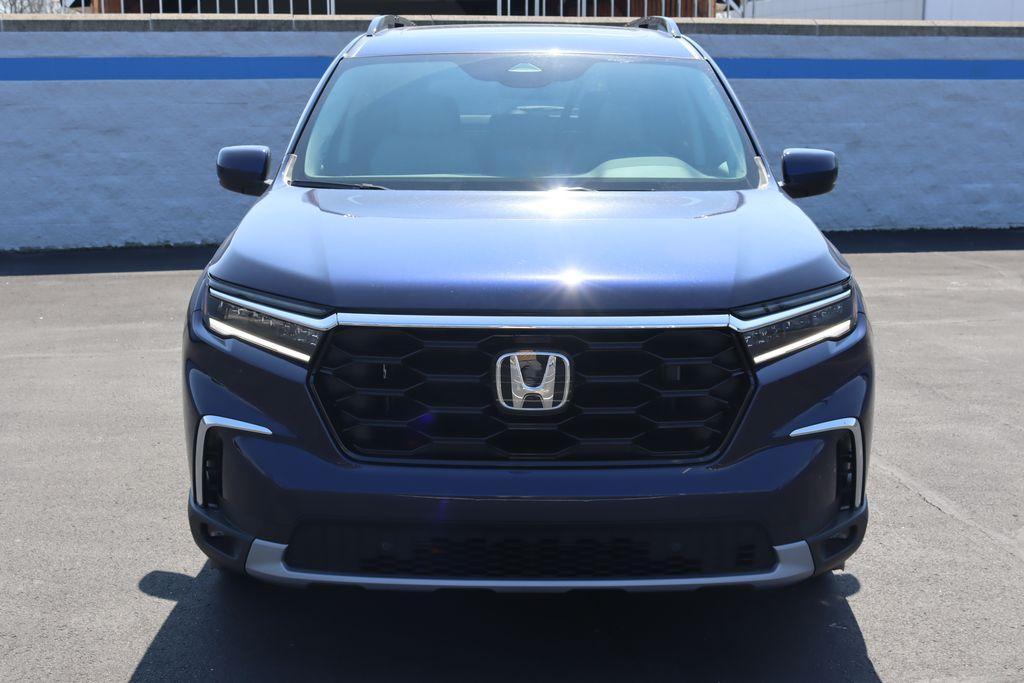 new 2025 Honda Pilot car, priced at $49,725