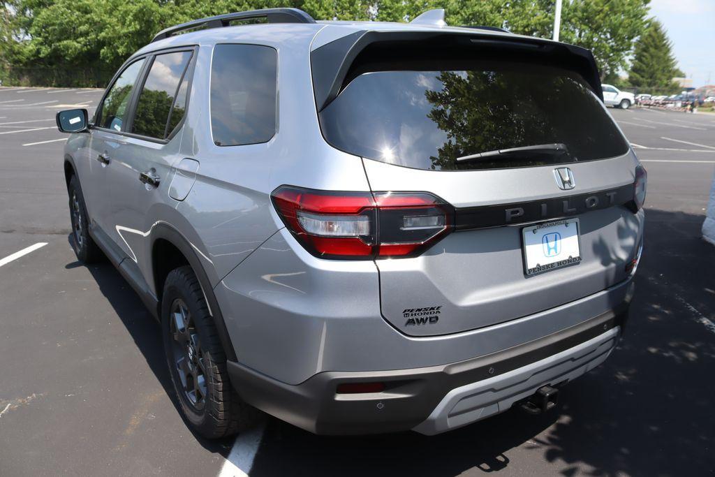 new 2025 Honda Pilot car, priced at $48,800