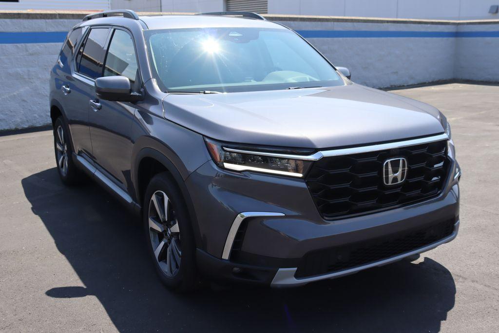 new 2025 Honda Pilot car, priced at $52,530