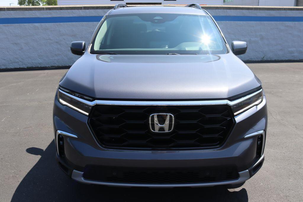 new 2025 Honda Pilot car, priced at $52,530