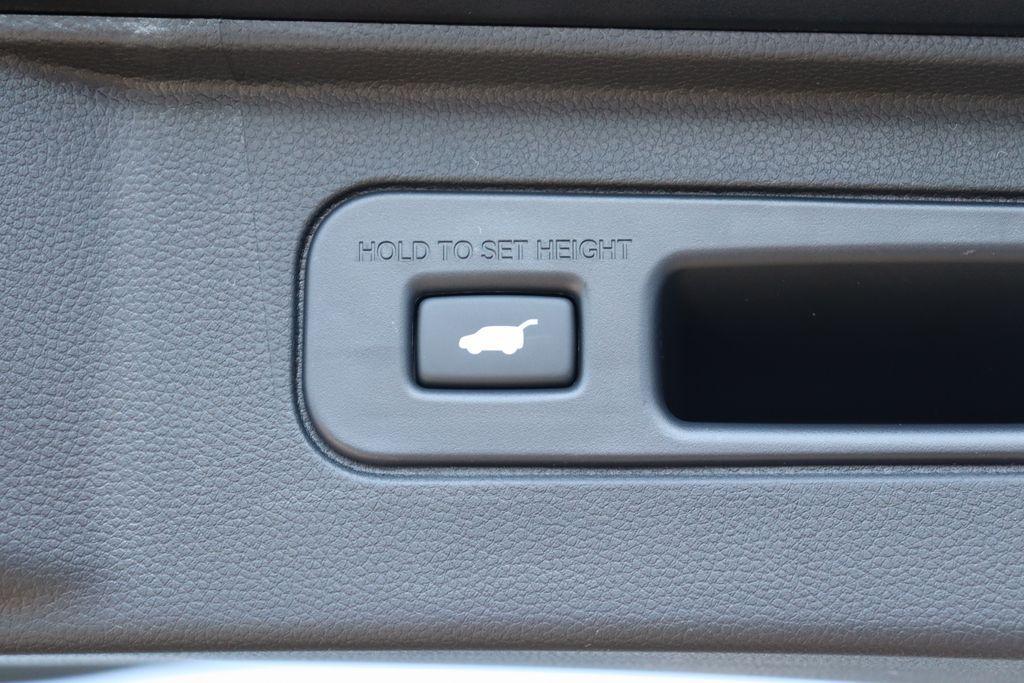 used 2025 Honda Pilot car, priced at $50,895