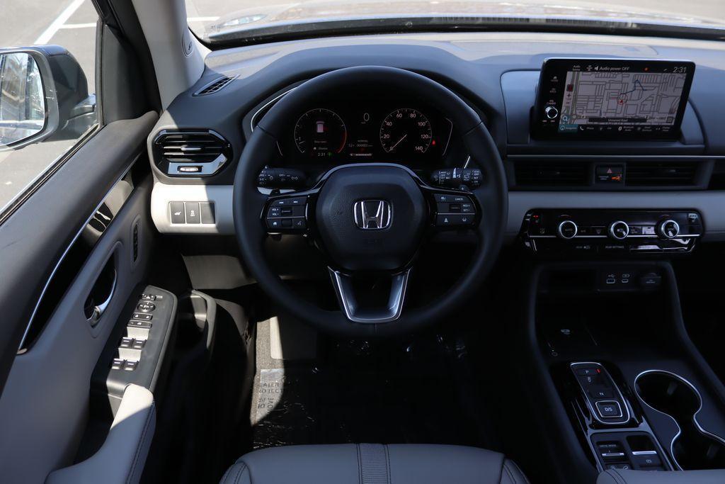 new 2025 Honda Pilot car, priced at $47,376