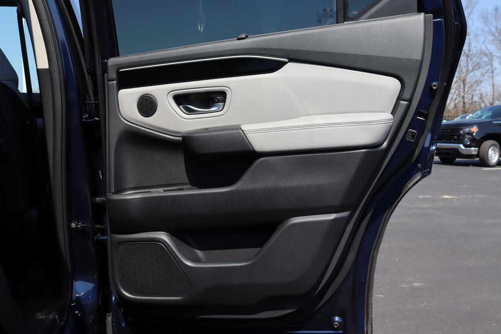 new 2025 Honda Pilot car, priced at $47,376