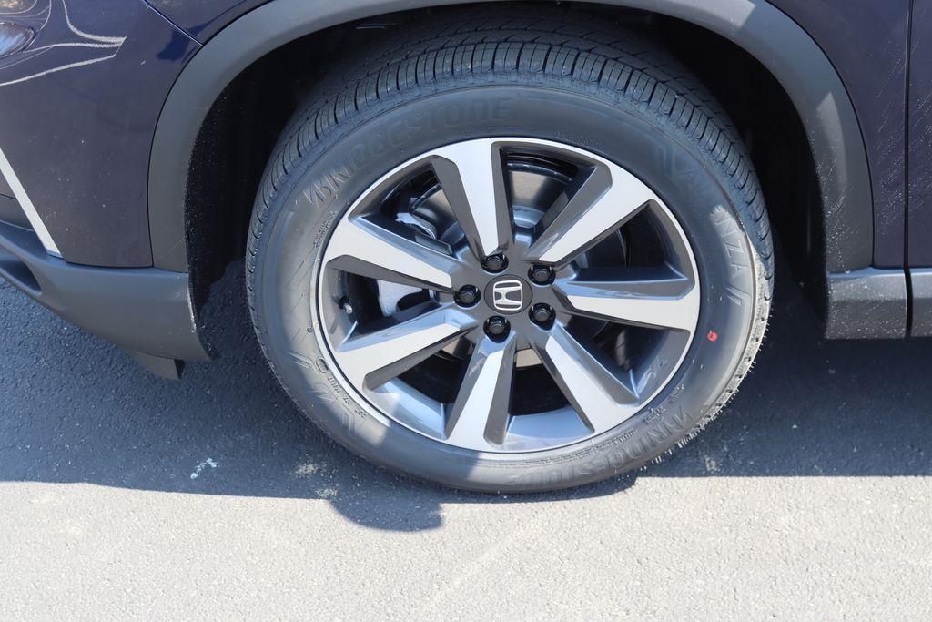 new 2025 Honda Pilot car, priced at $47,376